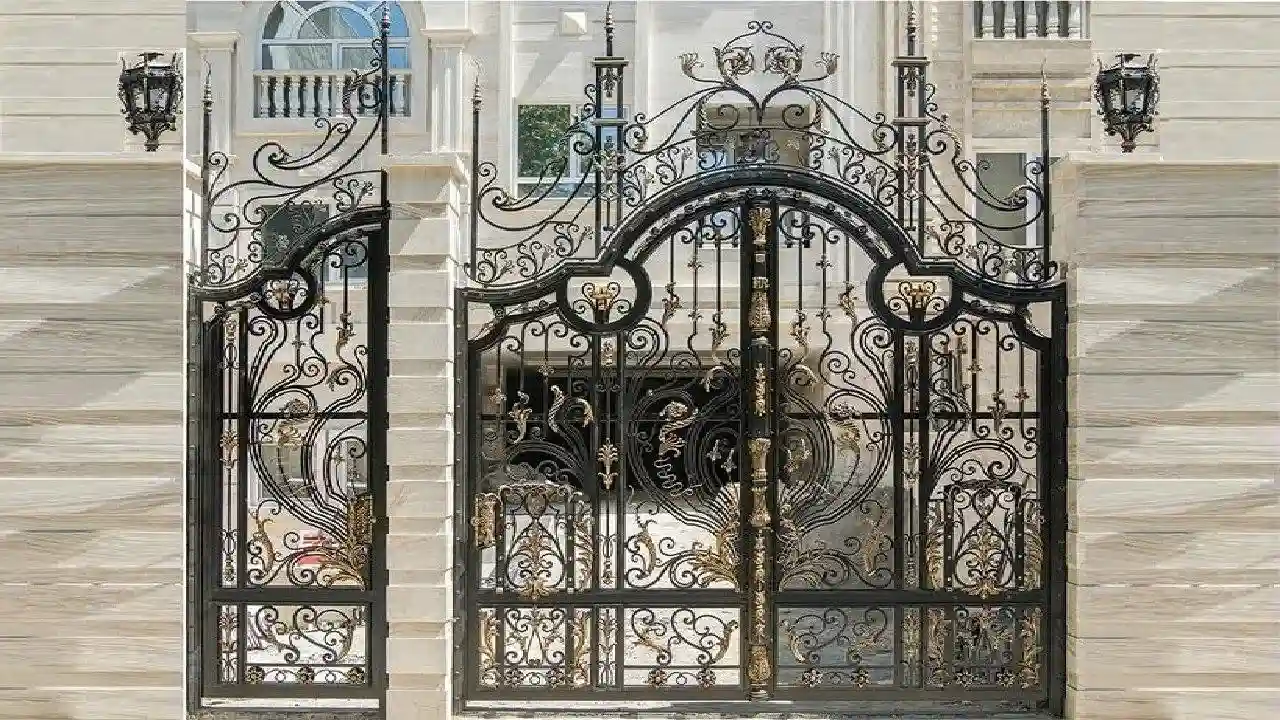 هماهنگی درب الیزه فرفورژه با نمای ساختمان هماهنگی درب الیزه فرفورژه با نمای ساختمان