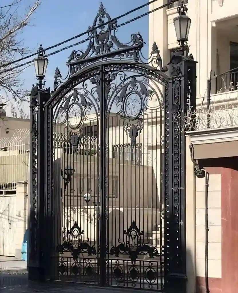 نصب درب فرفورژه نصب درب فرفورژه