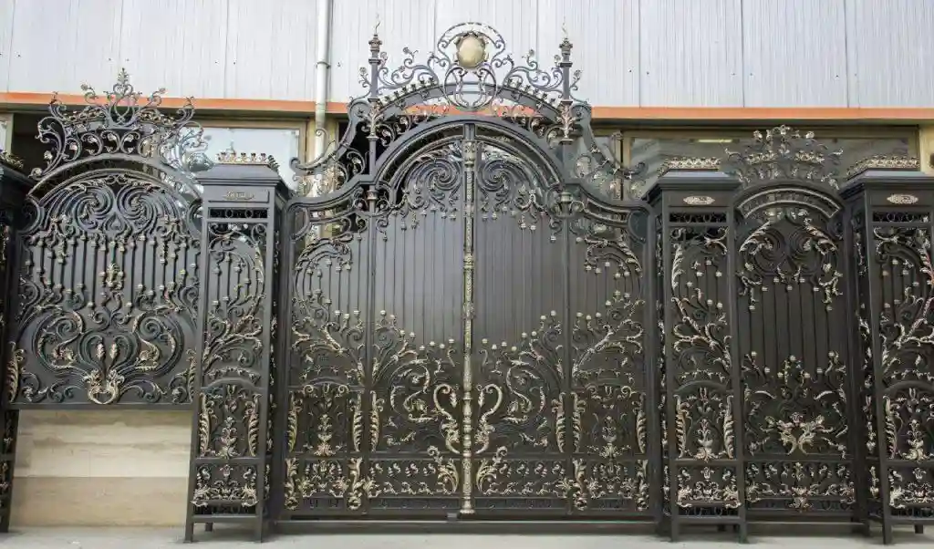 درب الیزه فرفورژه نفررو و پارکینگ درب الیزه فرفورژه نفررو و پارکینگ