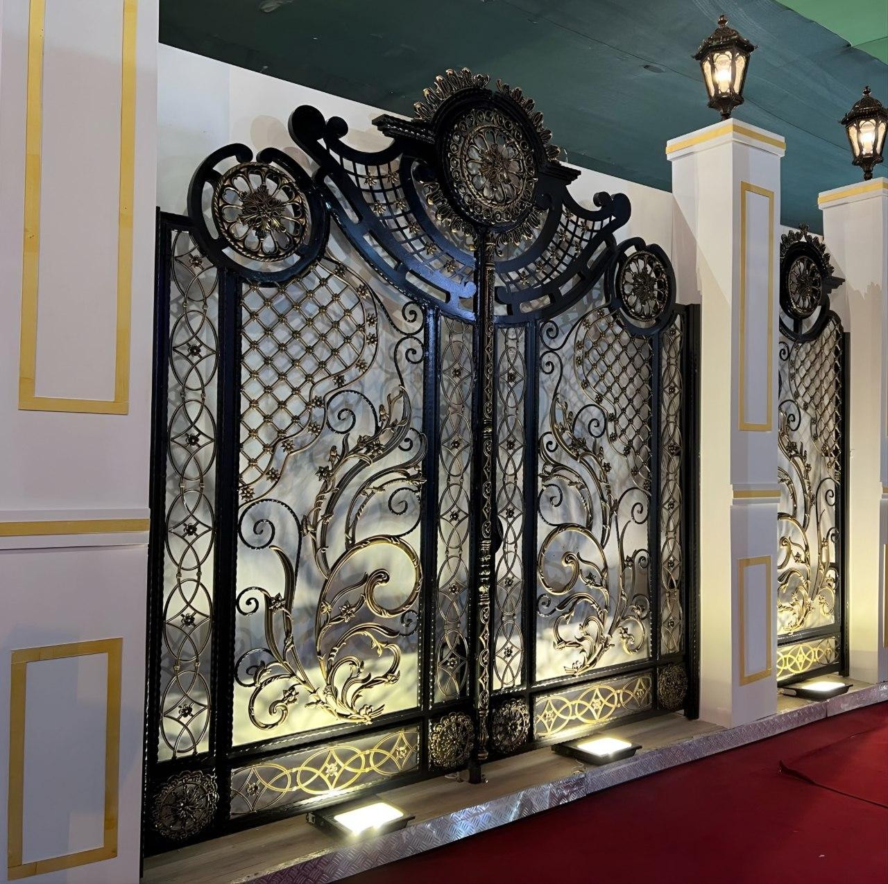 درب حیاط طرح دار