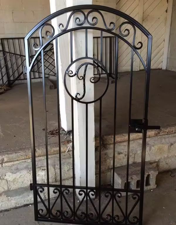 هزینه حمل و نصب حفاظ پنجره آهنی هزینه حمل و نصب حفاظ پنجره آهنی