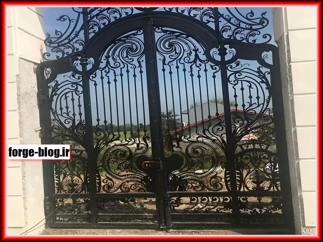 پوشش رنگ های مختلف در درب الیزه فرفورژه پوشش رنگ های مختلف در درب الیزه فرفورژه