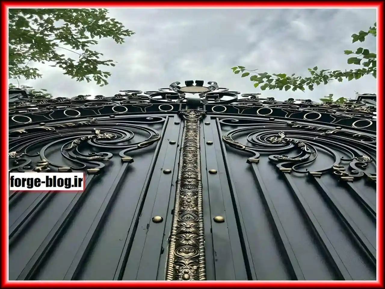 تأثیر رنگ طلایی در درب الیزه آهنی تأثیر رنگ طلایی در درب الیزه آهنی