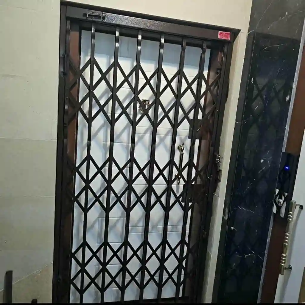 نصب درب آکاردئونی