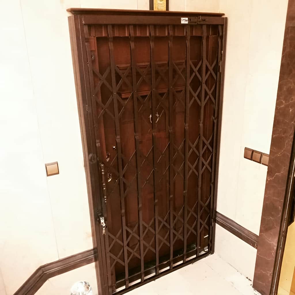 نصب حفاظ آکاردئونی کشویی