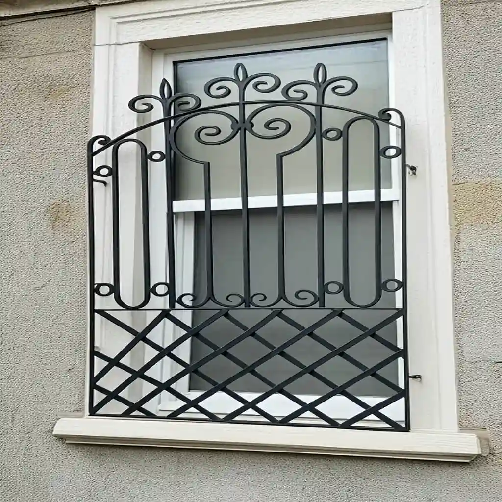 حفاظ پنجره فرفورژه رز