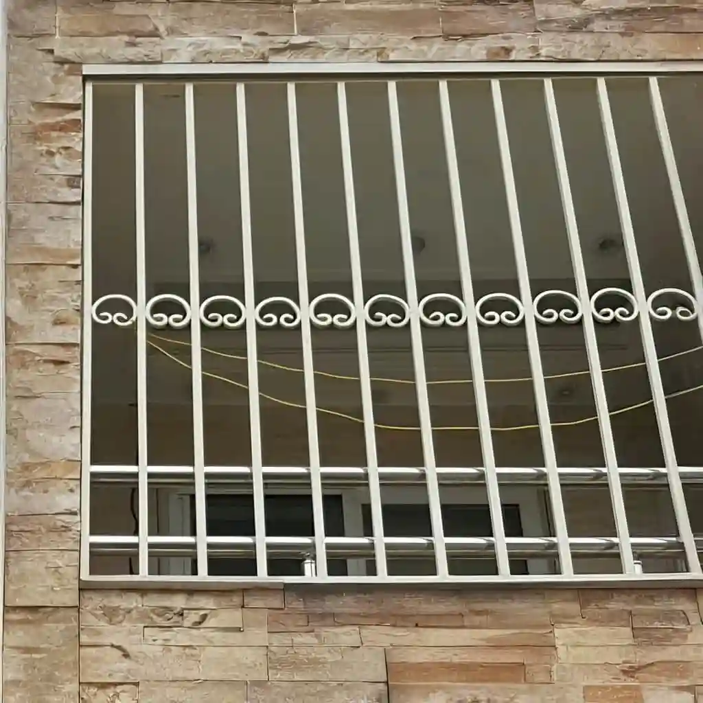 حفاظ پنجره قلوه ای سنتی