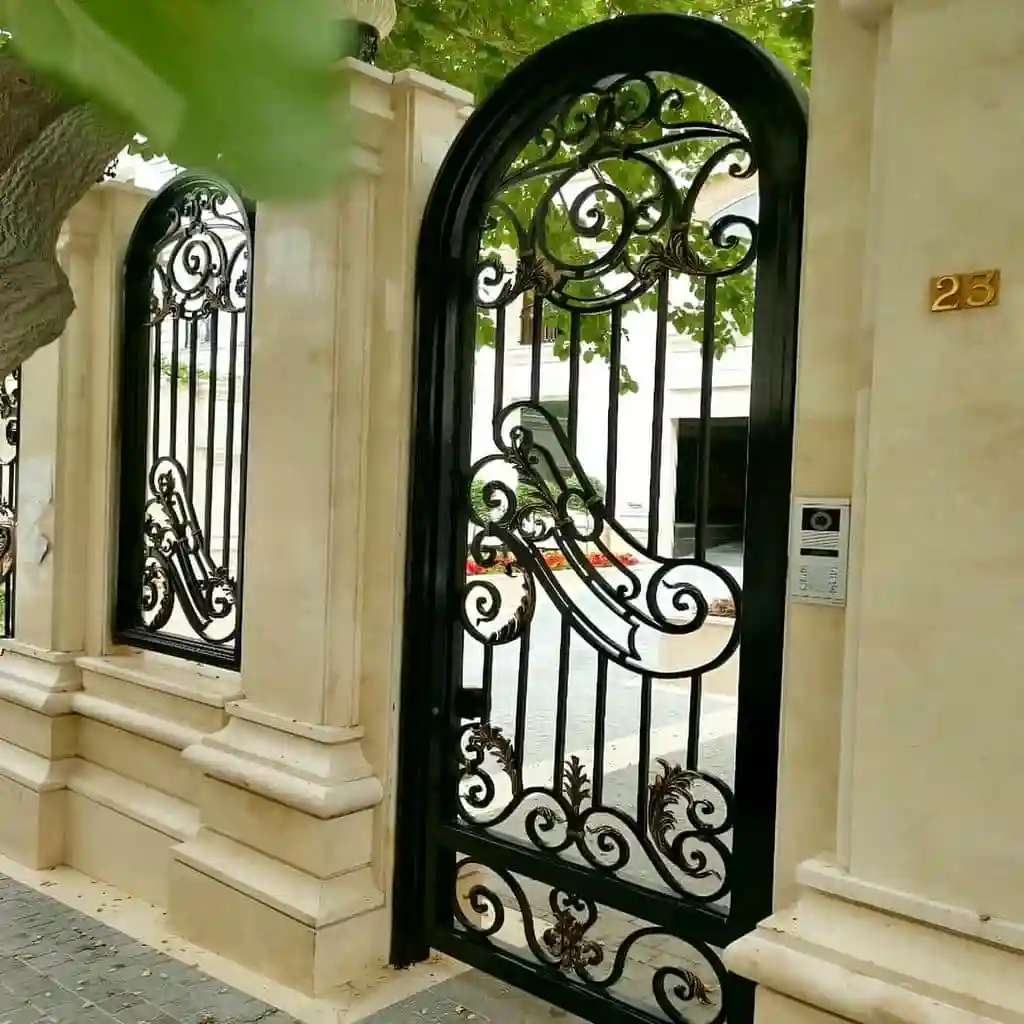 خرید درب حیاط آهنی جدید و ارزان فرفورژه