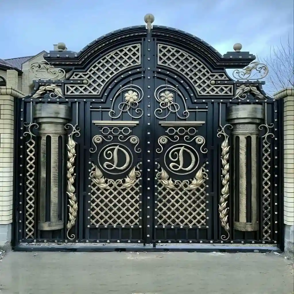 خرید درب آهنی ورودی منزل با طرح کلاسیک