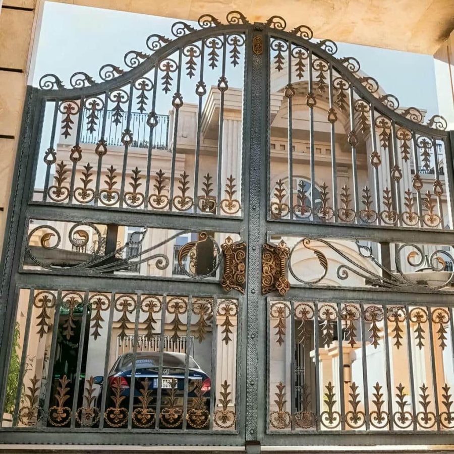 نصب درب انگلیسی پارکینگ