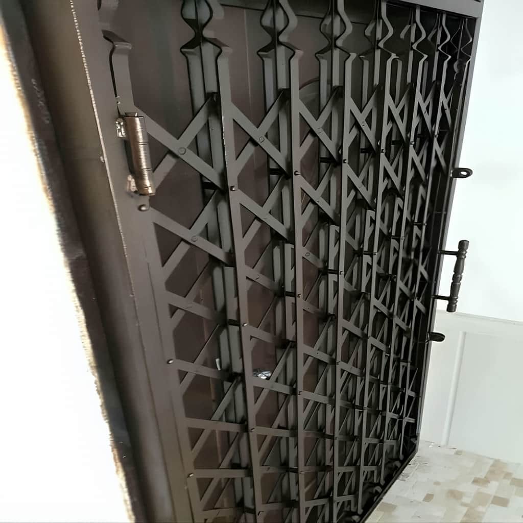 فروش درب آکاردئونی خانه تمام گل در باغ عباس‌آباد
