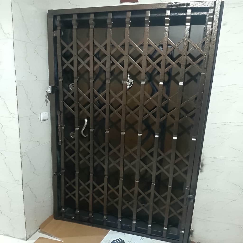 نصب درب آکاردئونی خانه چهارگل در شیراز