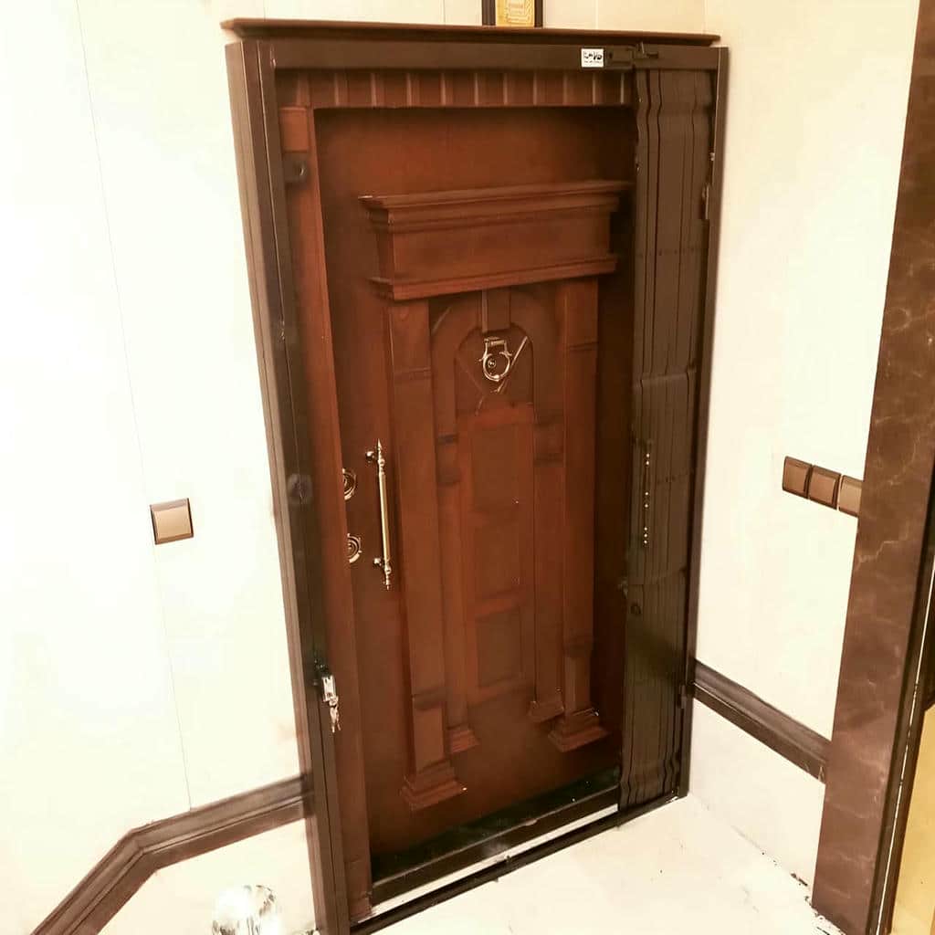 درب آکاردئونی خانه در بندر لنگه