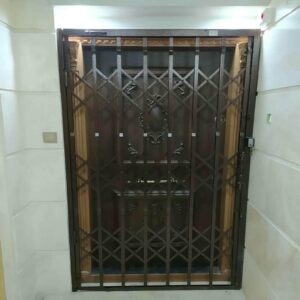 درب آکاردئونی خانه در کاشان