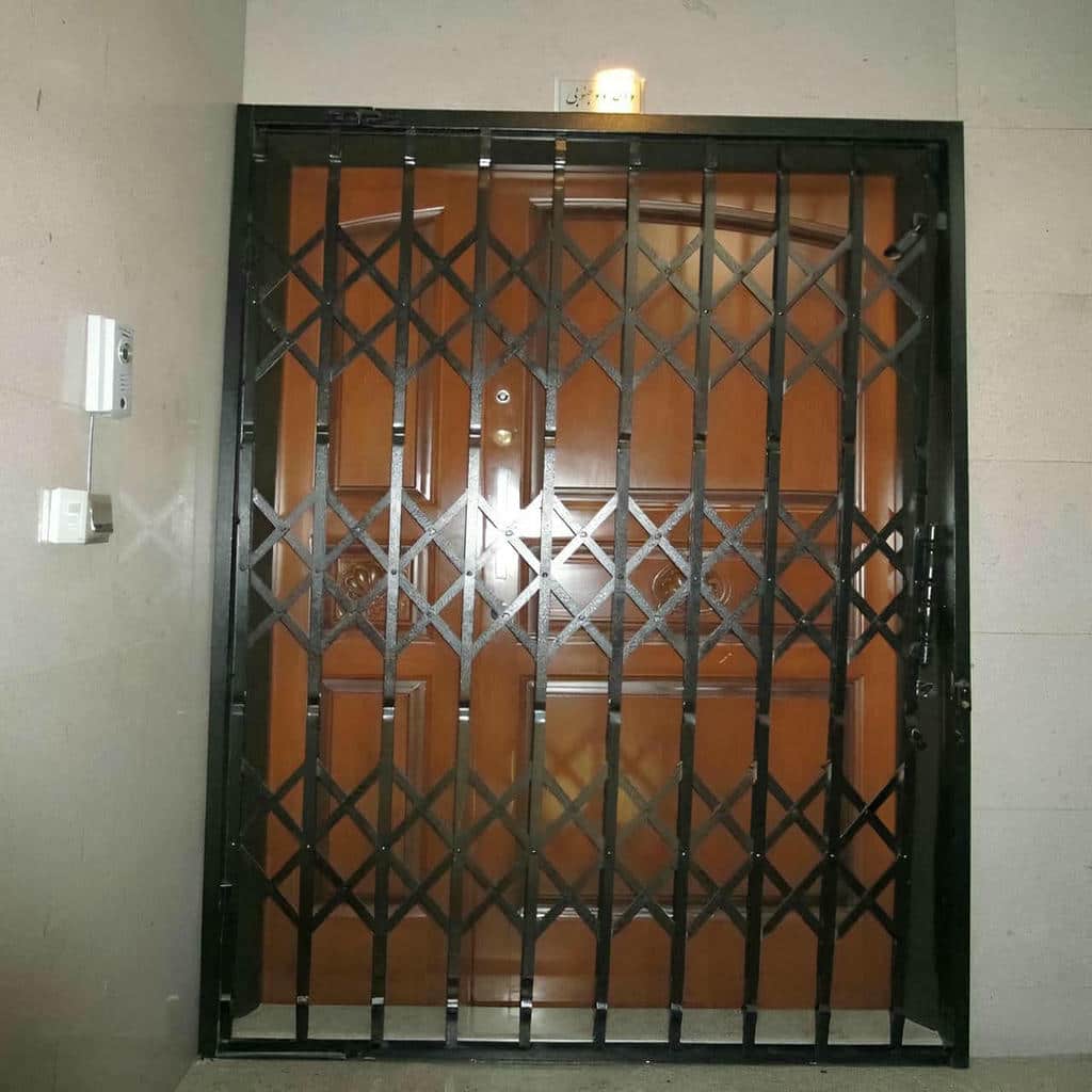 درب آکاردئونی خانه در بومهن