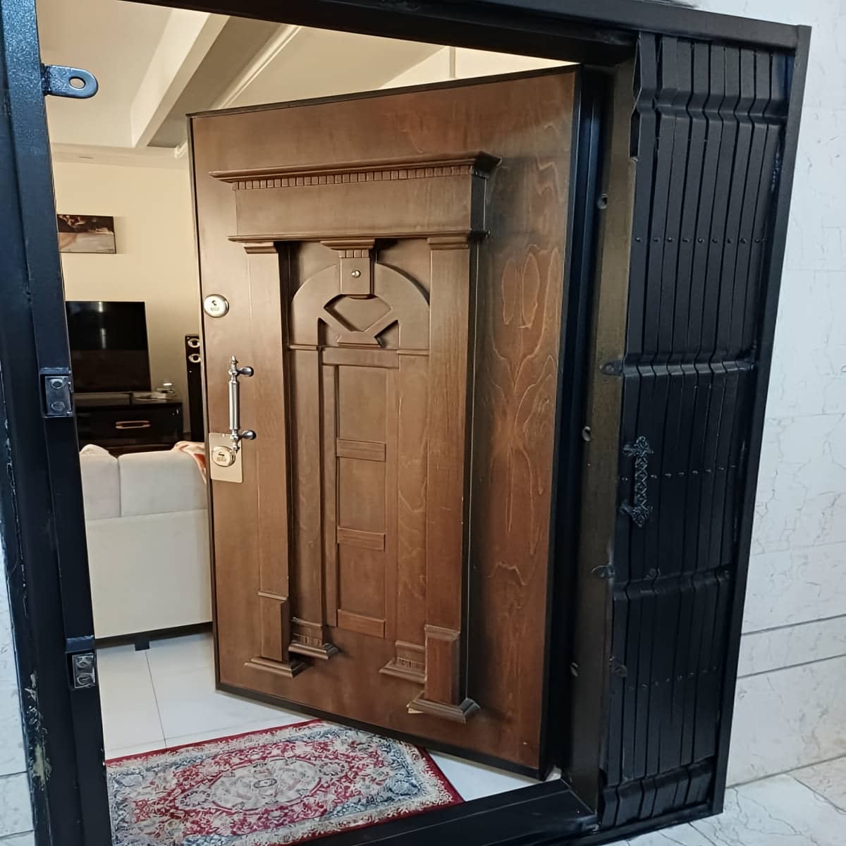 درب آکاردئونی خانه در هشتگرد