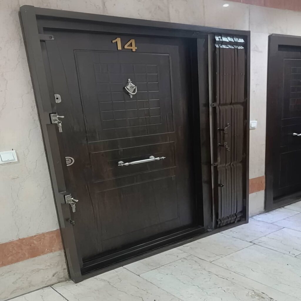 درب آکاردئونی خانه در سقز