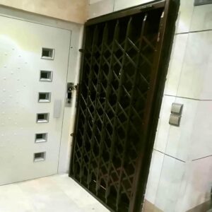 درب آکاردئونی خانه در اشتهارد