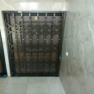 درب آکاردئونی خانه در طالقان