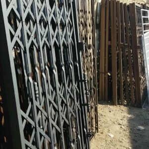 درب آکاردئونی خانه در ایرانشهر