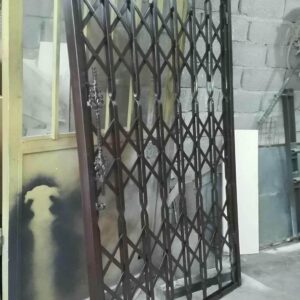 درب آکاردئونی خانه در اندیشه