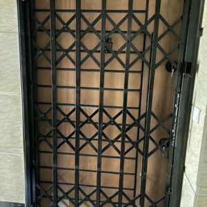 درب آکاردئونی خانه در فشم