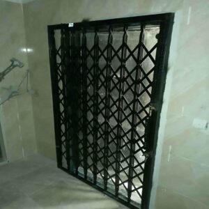 درب آکاردئونی خانه در بندر دیلم