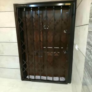 درب آکاردئونی خانه در قشم