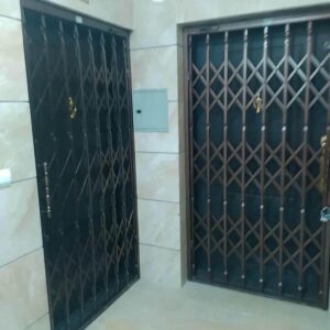 درب آکاردئونی خانه در نیشابور