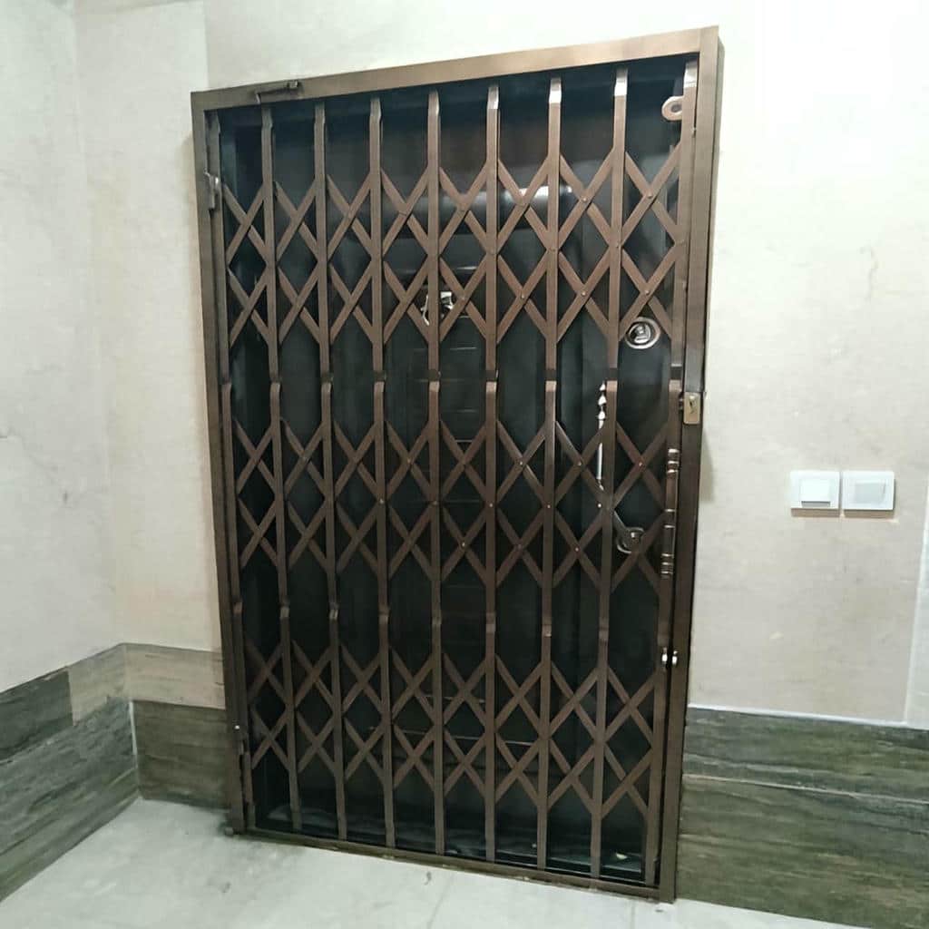 درب آکاردئونی خانه در استان گلستان