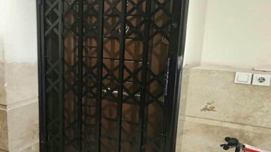 درب آکاردئونی خانه در باغ عباس‌آباد