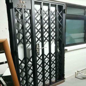 درب آکاردئونی خانه در بابل