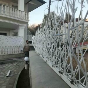 حفاظ شاخ گوزنی در باغ عباس‌آباد