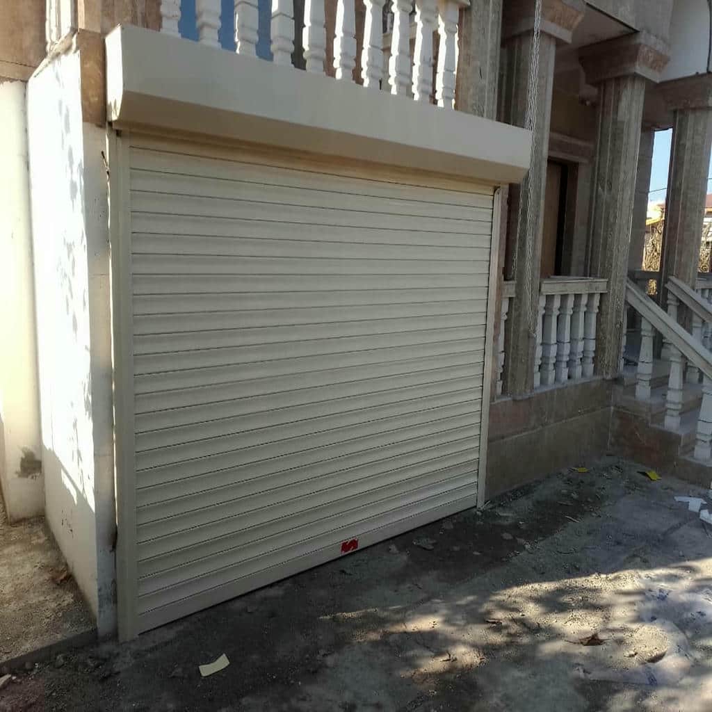 نصب کرکره برقی کنترلی ساید در فشم نصب کرکره برقی کنترلی ساید در فشم