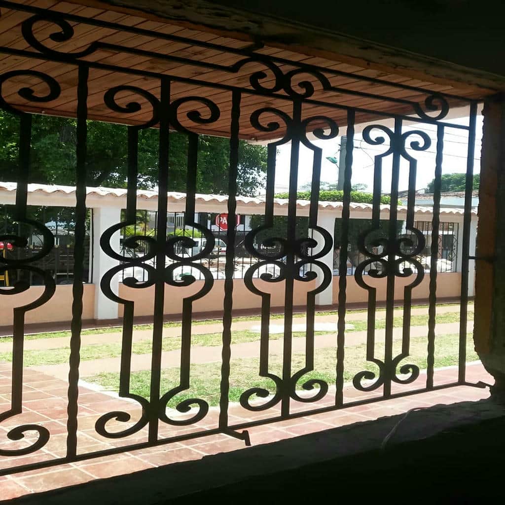 خرید حفاظ پنجره نرده منزل ضدزنگ در اصفهان