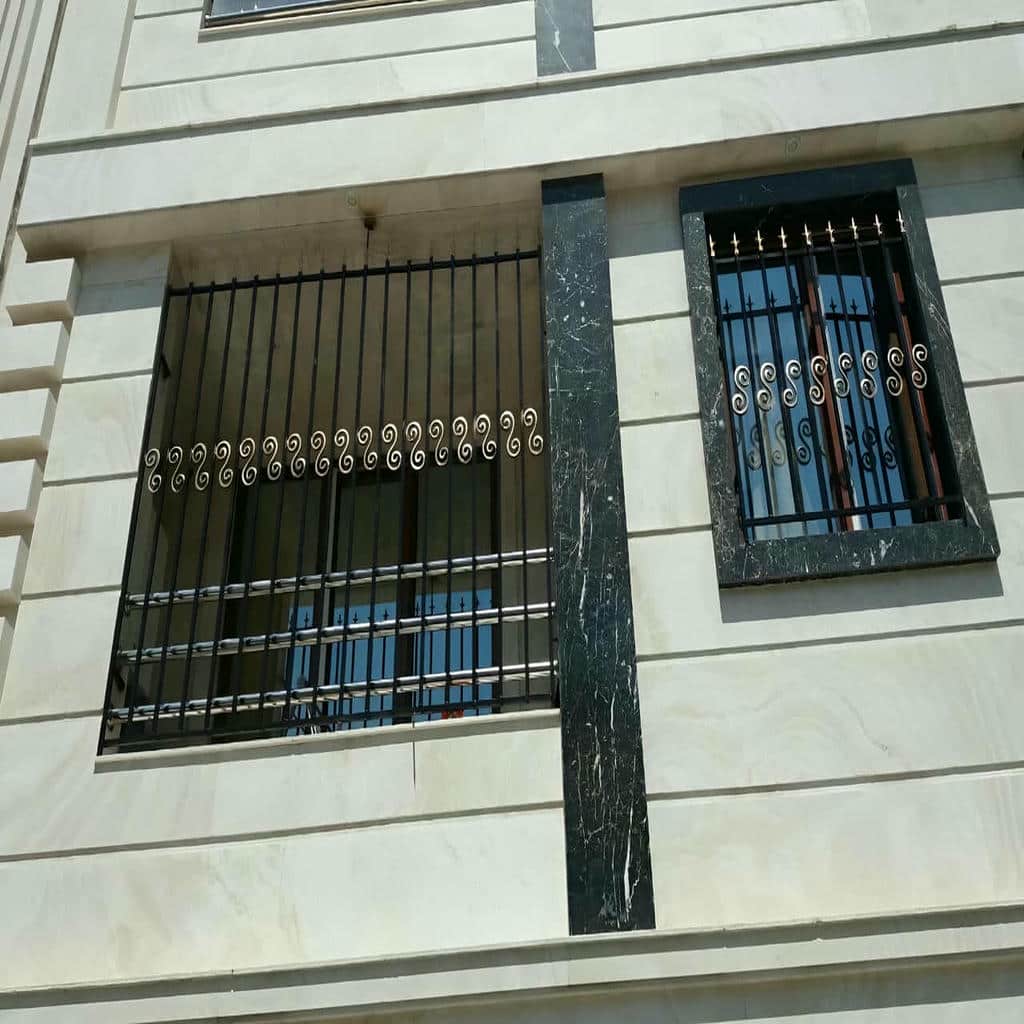 نصب حفاظ پنجره منزل بازشو در بومهن