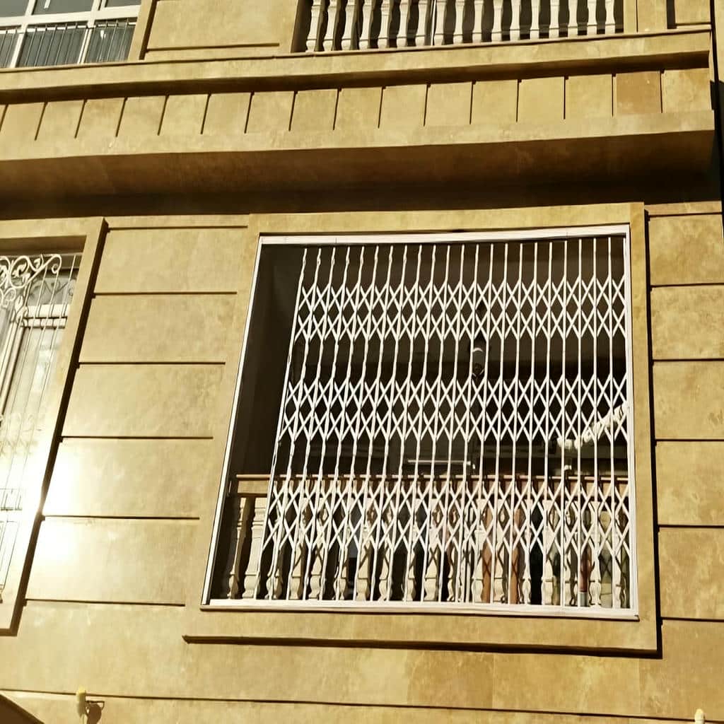 نصب حفاظ پنجره نرده منزل بازشو در محمودآباد