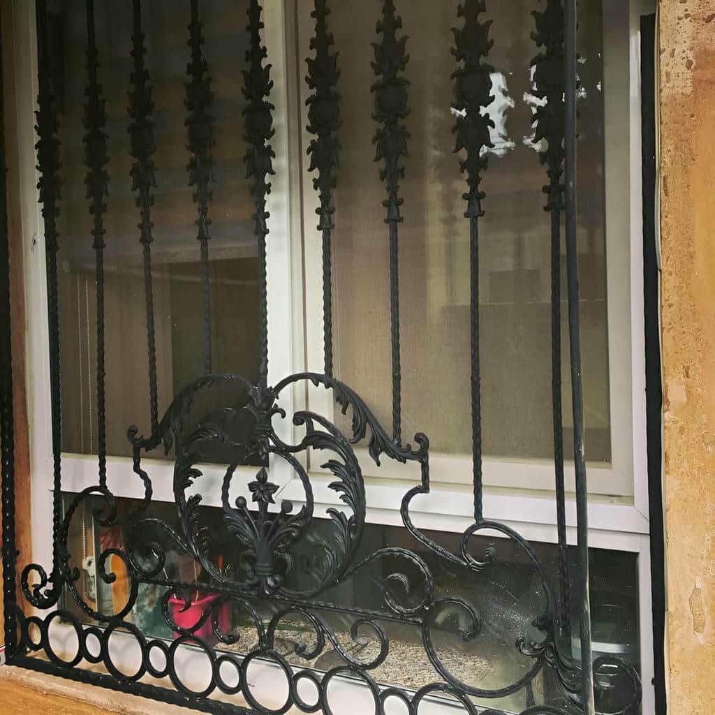 نصب حفاظ پنجره منزل بازشو در باغ عباس‌آباد