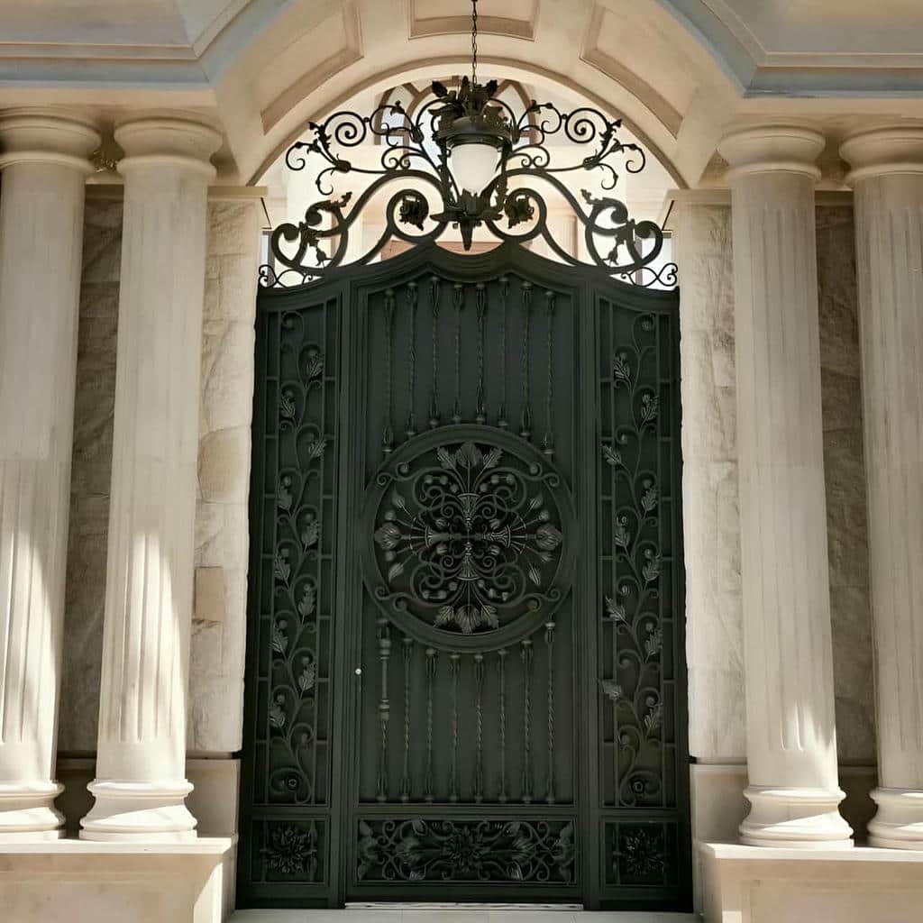 نصب درب حیاط فرفورژه مدرن در لواسان