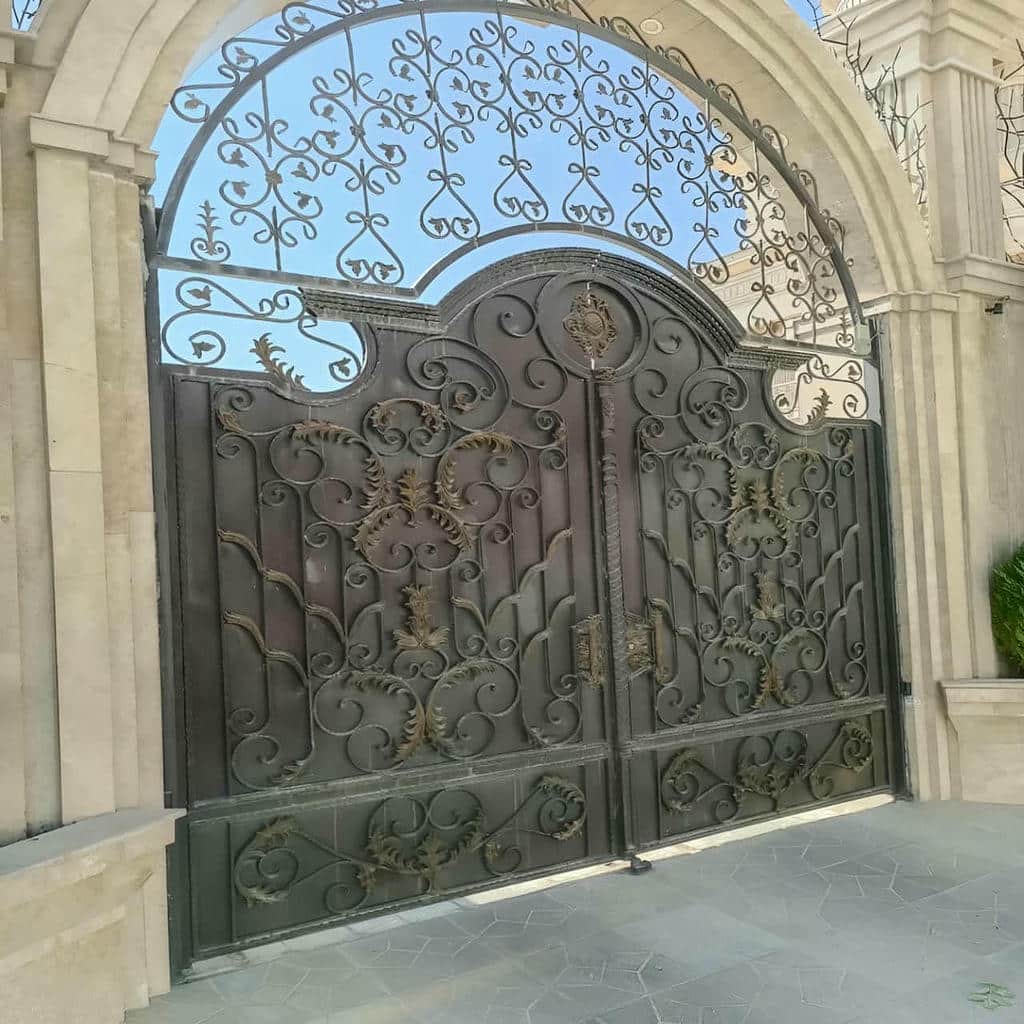 نصب درب حیاط فرفورژه کوره ای در کرمان