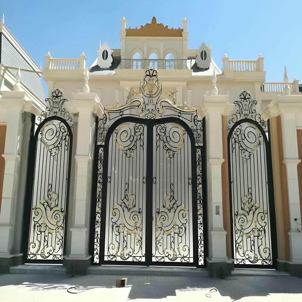 نصب درب حیاط فرفورژه کلاسیک در پردیس