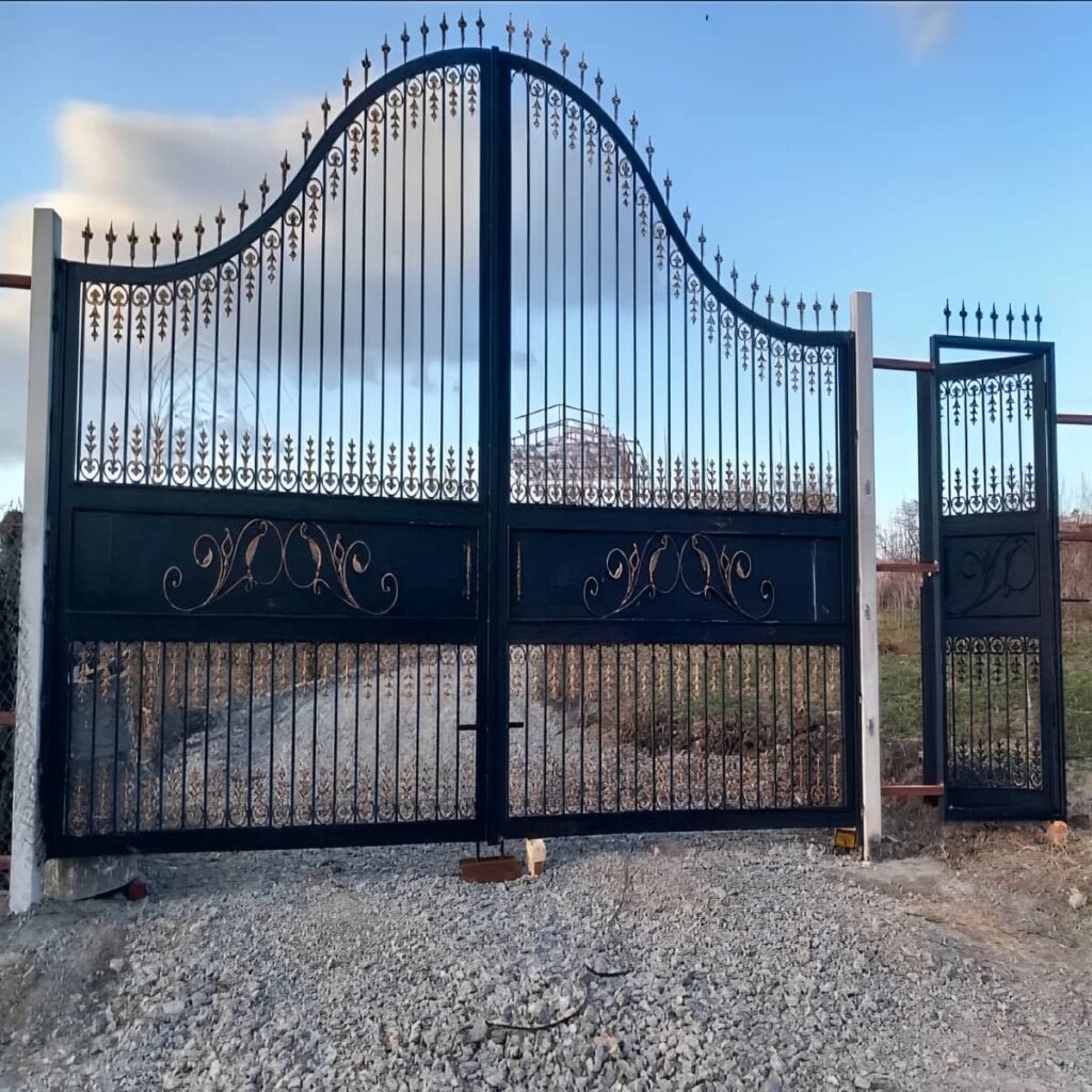 کارخانه درب حیاط فرفورژه کوره ای در نوشهر