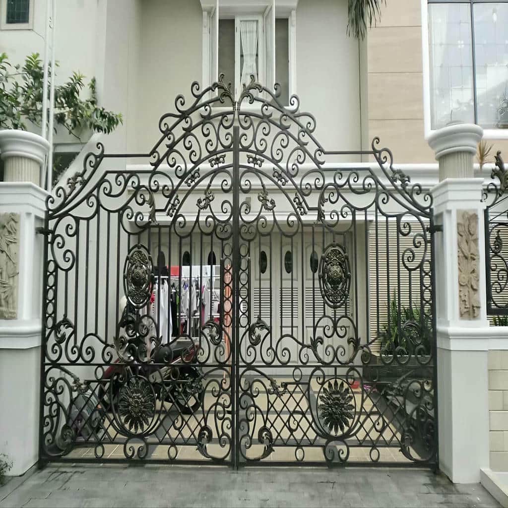 خرید درب حیاط فرفورژه ساده در سقز