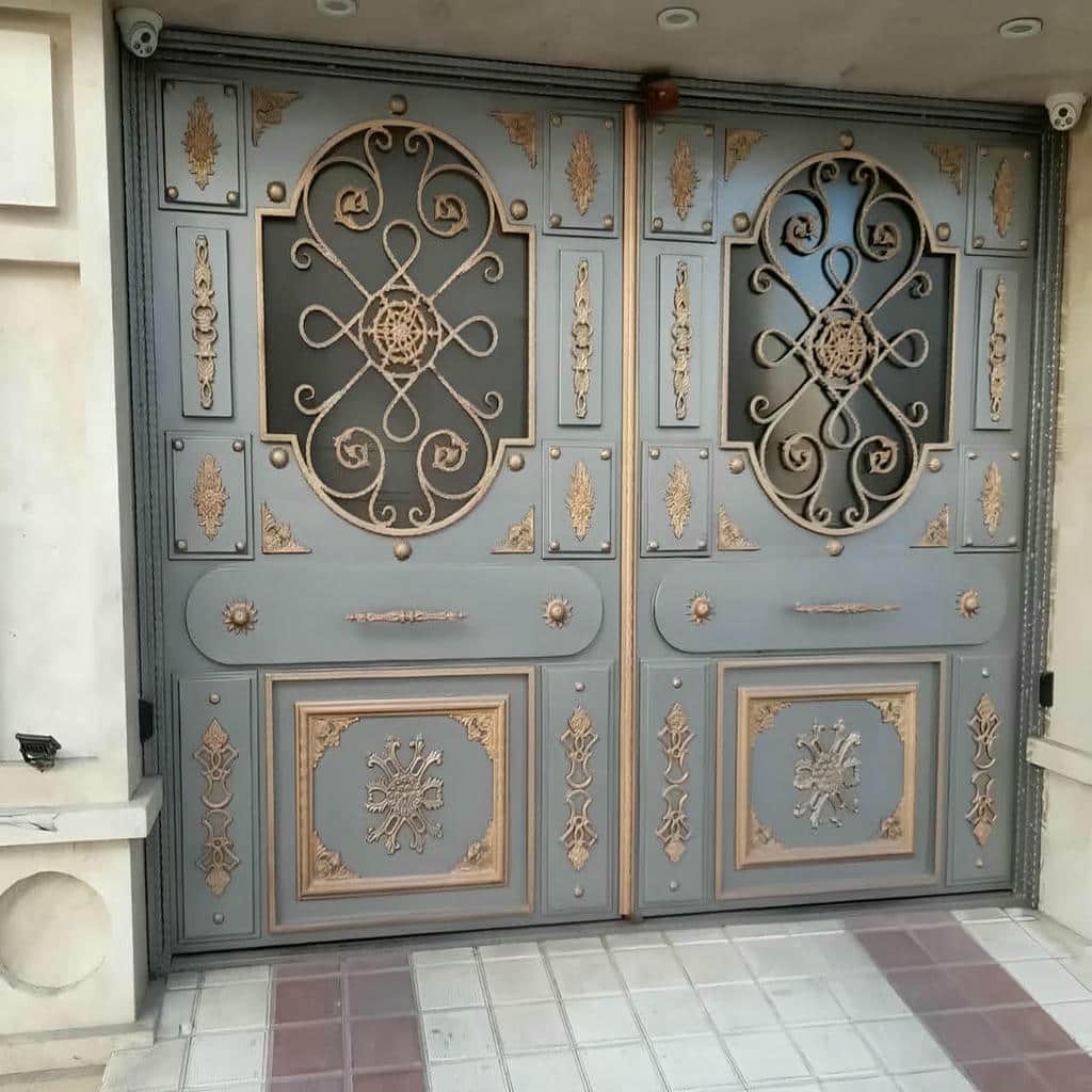 نصب درب حیاط فرفورژه کوره ای در بندر انزلی نصب درب حیاط فرفورژه کوره ای در بندر انزلی