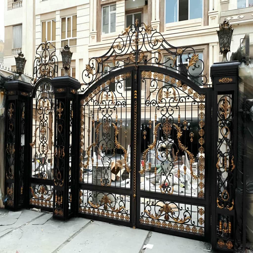 درب حیاط فرفورژه در ساوه