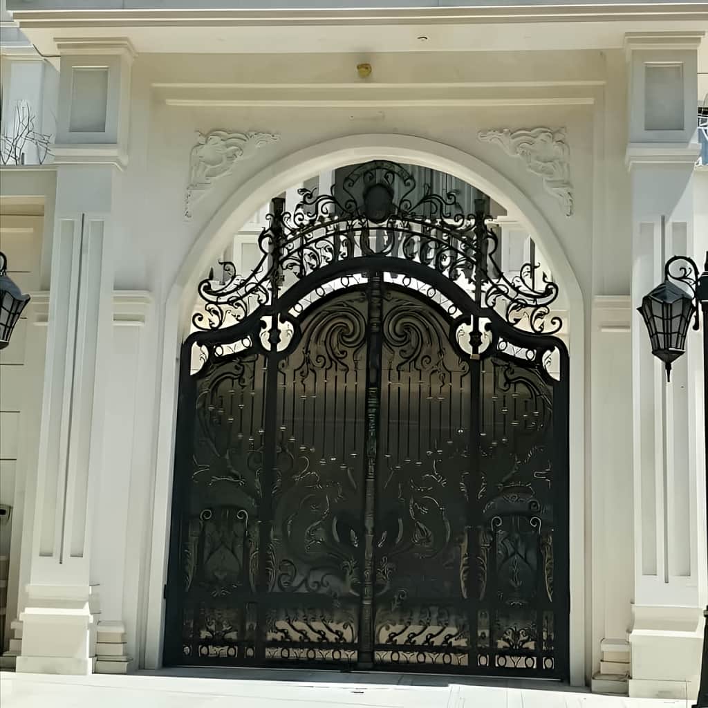 درب حیاط فرفورژه در کمال شهر