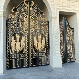 درب حیاط فرفورژه در بندر لنگه