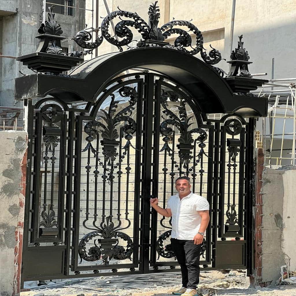 نصب درب حیاط فرفورژه ویلایی در آبادان