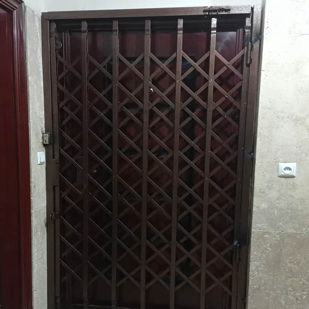 درب آکاردئونی با تسمه دوبل امنیتی