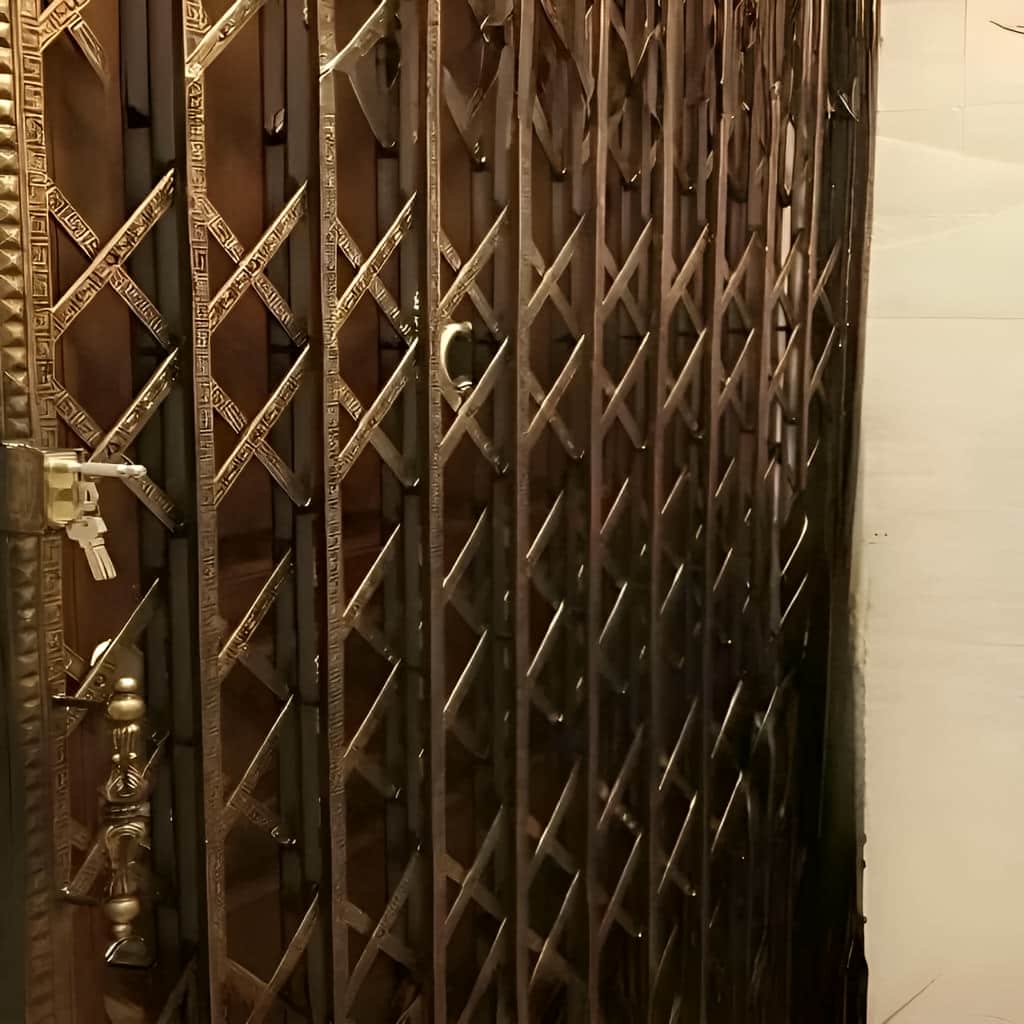 درب آکاردئونی ضد سرقت با تسمه فلزی مقاوم